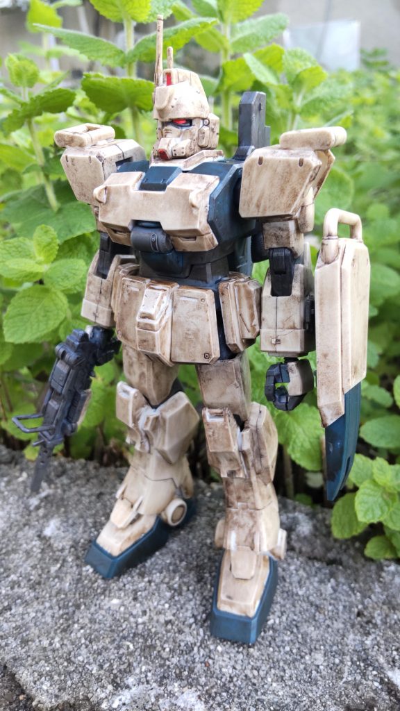 なんとなく 庭で撮影📸Mrウェザリングカラーのグランドブラウンを使用しました。