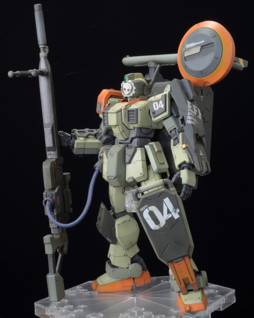 左半身に追加装甲、右半身は冷却装備追加。