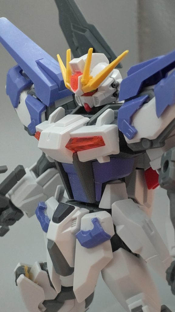 正直、やり過ぎた感があるんですが····。無駄にヒロイックな外観になると リアル感が薄れていく様なイメージがあるので かなり悩んだんですが、大袈裟に感じたら 引き算すれば良いか♪ と、割り切りました。