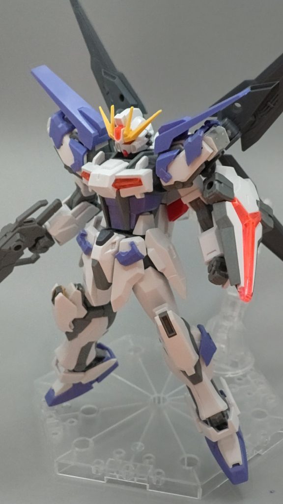 本機は、正式な開発計画による機体では無く、戦時下における 現地改修機である。追加装甲は、既存の機体等の予備パーツや、試作パーツを利用している。特に脚部(膝)装甲は 試作MSの装甲材を加工し、本機の装甲上部に無理矢理覆い被せる形で装備されている。