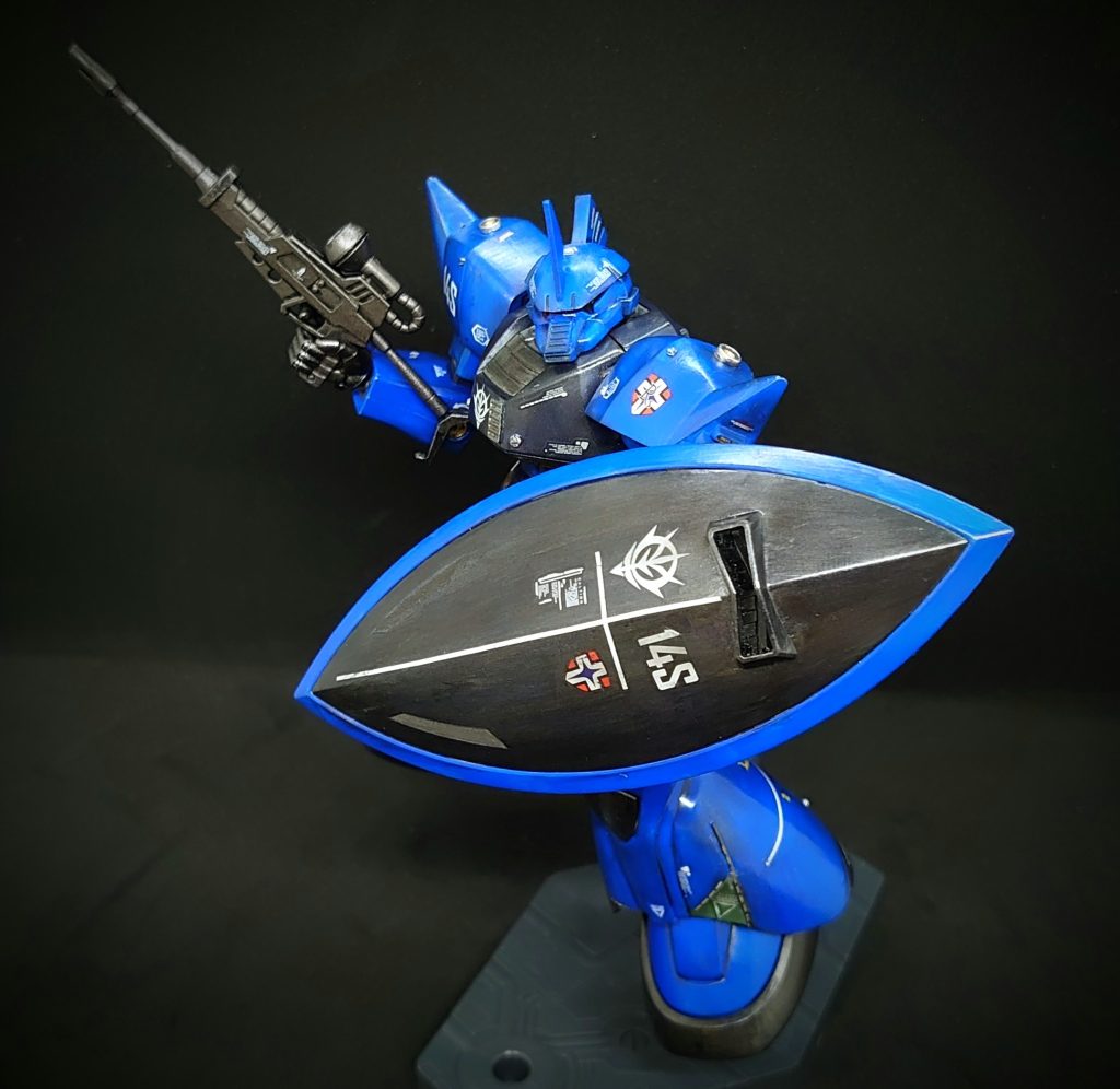 ブルーを2種にするか悩みましたが、青✕黒っぽい色で配色しました