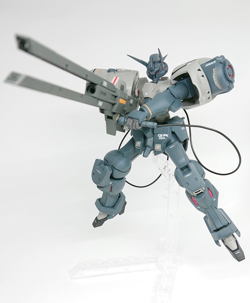 大型ビームライフルを構えてのポーズ。オリジナル要素として大型ビームライフルをミキシングにて作成しました。ビームサーベルの柄を接続して出力アップする…という設定です。