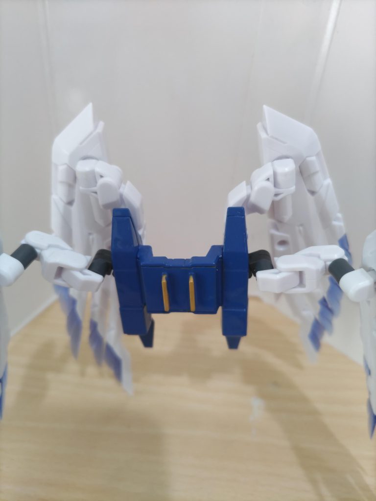 バックパックからのアームはジョイントを挟んで繋げました。