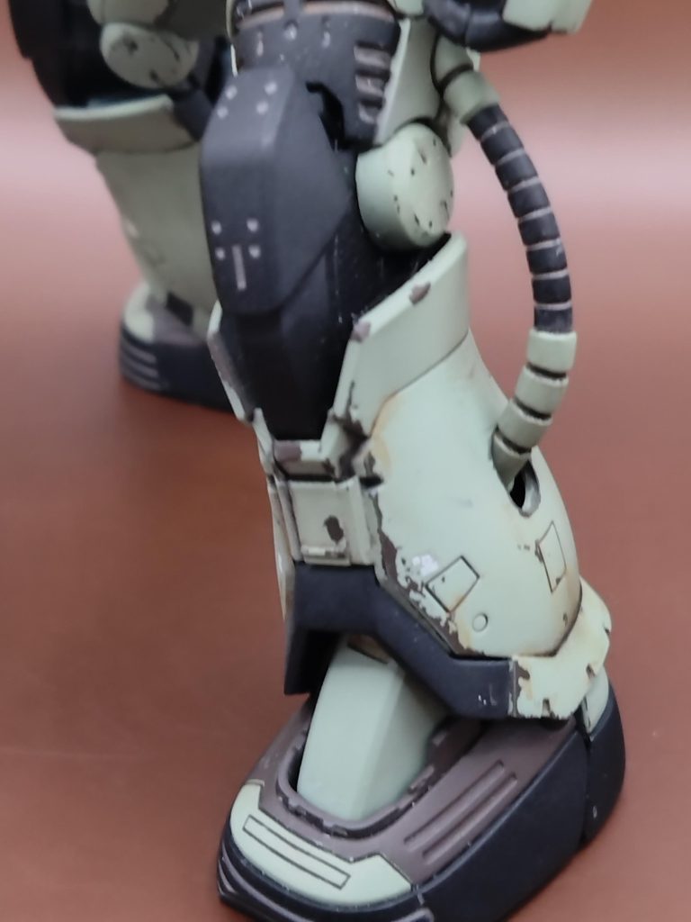 脚もチッピングしてます錆びなどはエナメルのオレンジの塗料を薄めて塗ってますウエザリングカラーのオレンジの方が、そのまま塗れるのでいいですねジオラマベース間に合わなかったので、塗装ブースで撮影お許しください。ご覧いただきありがとうございます。