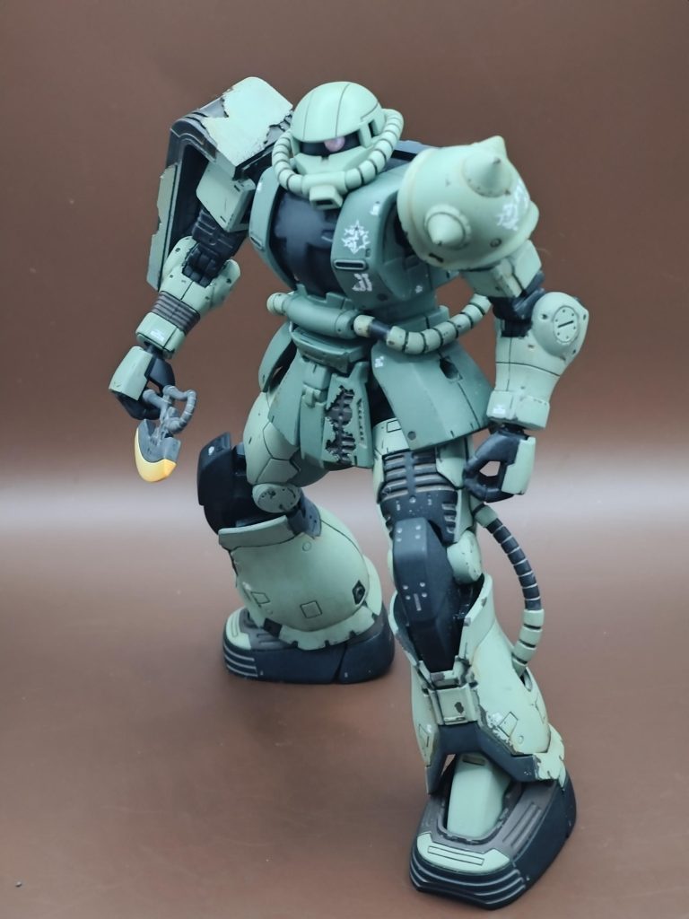 んー、精悍な顔つきですね、ザクです