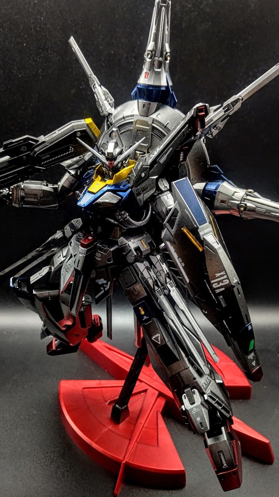 プレミアムエディション限定の台座がかっこいいです!安っぽく見えるとの意見もありますが私は満足です笑塗装したらもっとかっこよくなるかな破損した股関節はプラ棒と真鍮線を使用しました!股関節修理初めてですが、ちゃんとくっついてくれてよかった(^ー^;A