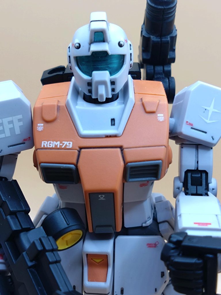 パチ組み、デカール貼り、水性フラットクリアーを吹いて、乾いたらラッカー系　フラットクリアーを吹いています。