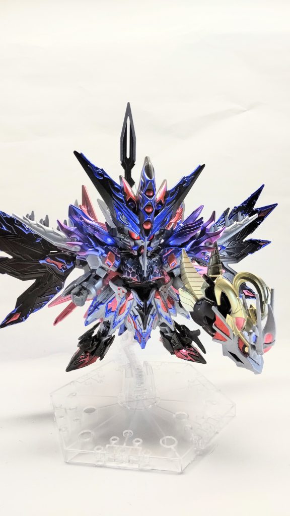 長文、駄文失礼しました🙇💦今回は、董卓プロヴィデンスがパワーアップして復活→イージスを操りナイトワールドで暗躍する、という脳内設定です。リアタイで視聴していた自分としては、SEED系のラスボスはプロヴィデンスしか思い浮かばなかったので、ドミナント〜と董卓プロヴィデンスをミキシングしました。SEED本編ではあんなに無双していたのに、ヒーローズの董卓なんてもう……………というモヤモヤを解消するために、最凶の魔王として降臨してもらいました。今回も前2作と同様に原典機の武装をヒーローズ仕様で再現してみました。紹介しきれなかった分がまだあるので、もう少しお付き合い下さい🙏