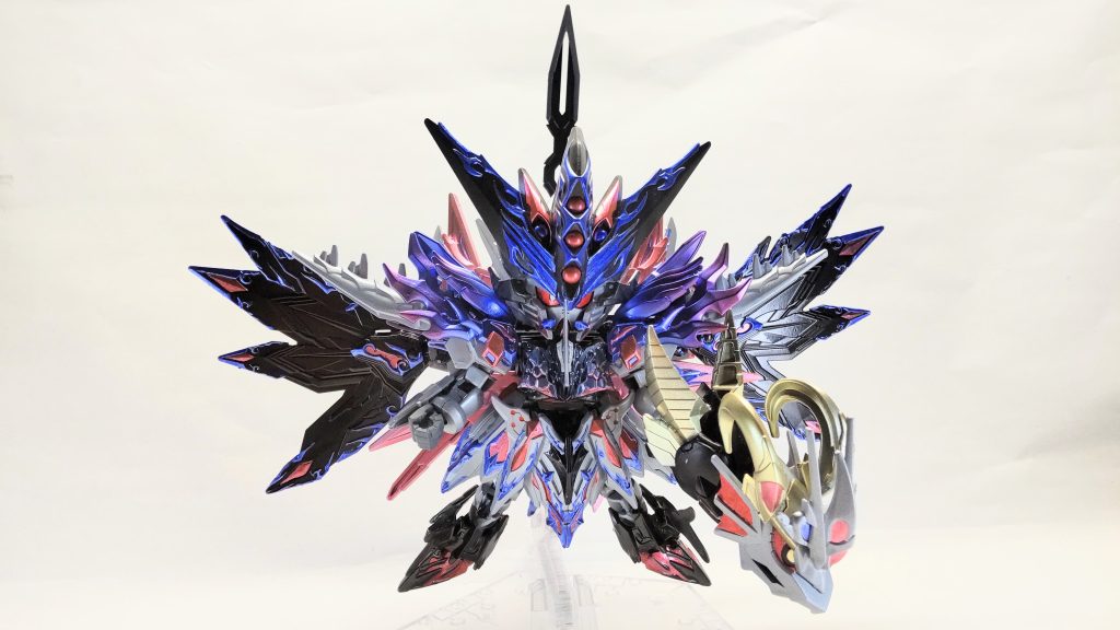 最後は真正面で今回作っていて気付いたんですが、SDキットのバックパックはやり過ぎくらい大きくしないと目立たない❗ホントは原典機みたいに正面からドラグーンが見えるようにしたかったんですが…………裏から見るとけっこうゴテゴテしてるんですけどね~………実はもう1回変化した姿があるんですが、話しの流れで次回にします。〈今回の使用マーカー〉シルバー、メタバイオレット、メタレッド、メタリックブラック、メタリックダークブルー、ブラック、ホワイトゴールド、トランザムホロレッド最後までご覧いただきありがとうございました❗