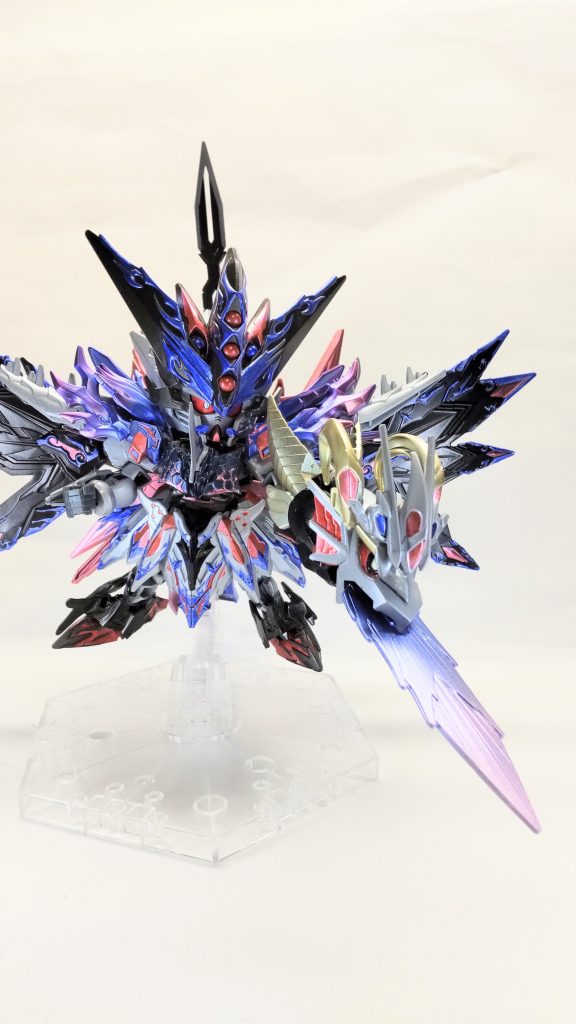 ダークオリジネイトソードダークオリジネイトで放出されるエネルギーをソード状にした形態。(HGエアリアルのパーツを少し加工して、口に咥えさせただけ)複合兵装防盾システムをドラゴンヘッドで再現してみました。