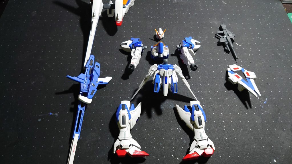 組み立て直前です。色々な方がやっているので、真似してみました(笑)