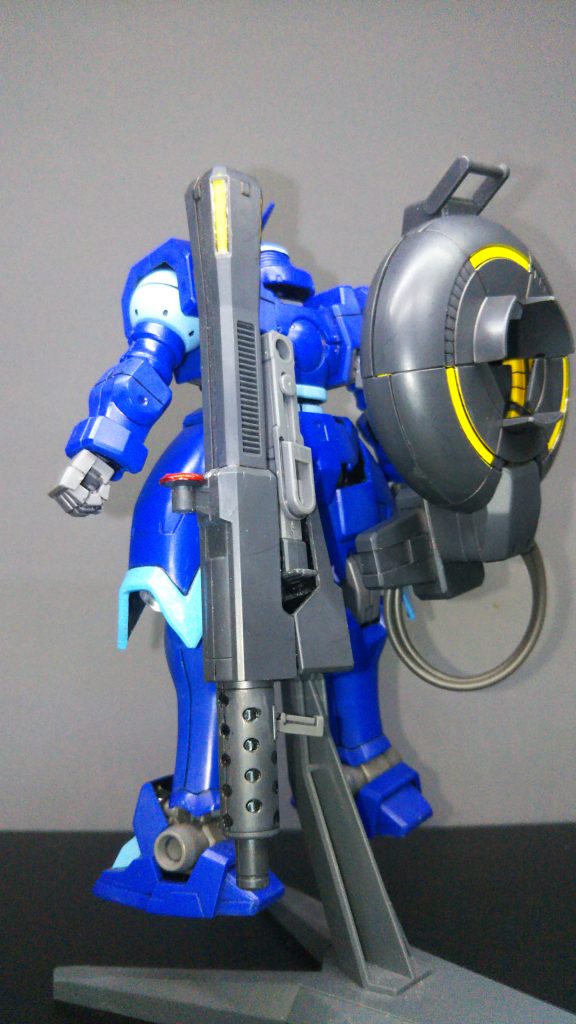 青一色過ぎて面白くなかったので、設定よりもライトブルーを多めに配してます。塗ってみてライトブルーよりも水色みたいだったのですが、水色は隠蔽力が低く大変そうだったのでライトブルーにしています。ライトブルーは隠蔽力高いです。