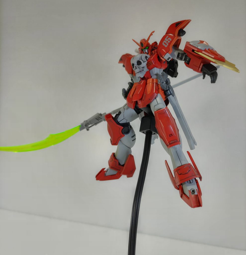 ニコイチだけだとなにかもったいなく、実家にあったどっかのヘルさんの翼をどっかのメイジンブースターに取り付けて加工しました。