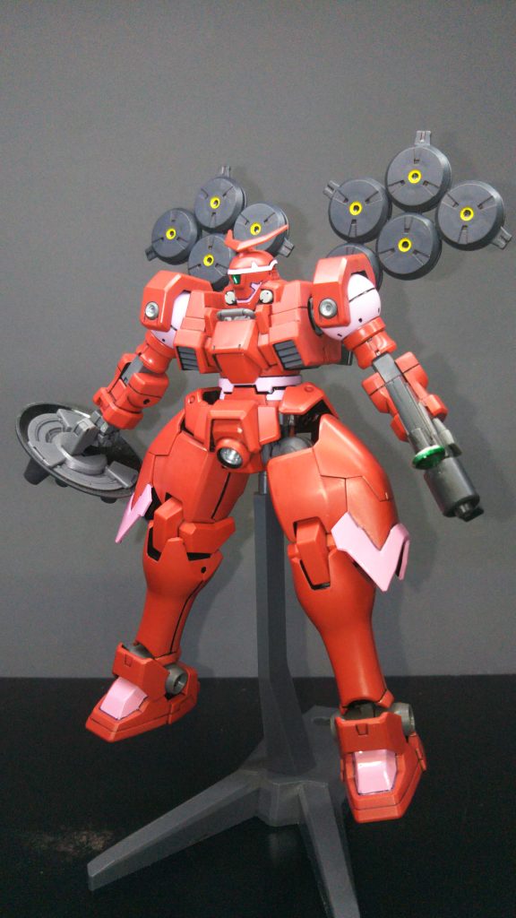 シールは頭部センサー(中、外)のみで仕上げています。リーオーがHGで発売された当初、リーオーの改造でヴァイエイト及びメリクリウスを製作するつもりで旧キットを購入(プレミアム価格ｗ)していたのですが、作業を始める前にバンプレで発売を決定したので、製作を中止して購入しましたｗ