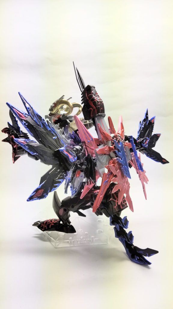 凶魔竜形態〜~~~~~~~~~~~~~~~~~~~プ「この姿になったからにはお前に勝ち目はない!潔く滅びよ!!」凄まじい魔力を放ちながら突進してくる董卓。先程よりも力が増したことがはっきりとわかる。絶体絶命かと思いきや、ス「いくぞ、ミーティアドラゴン!モードチェンジ!ソード!」