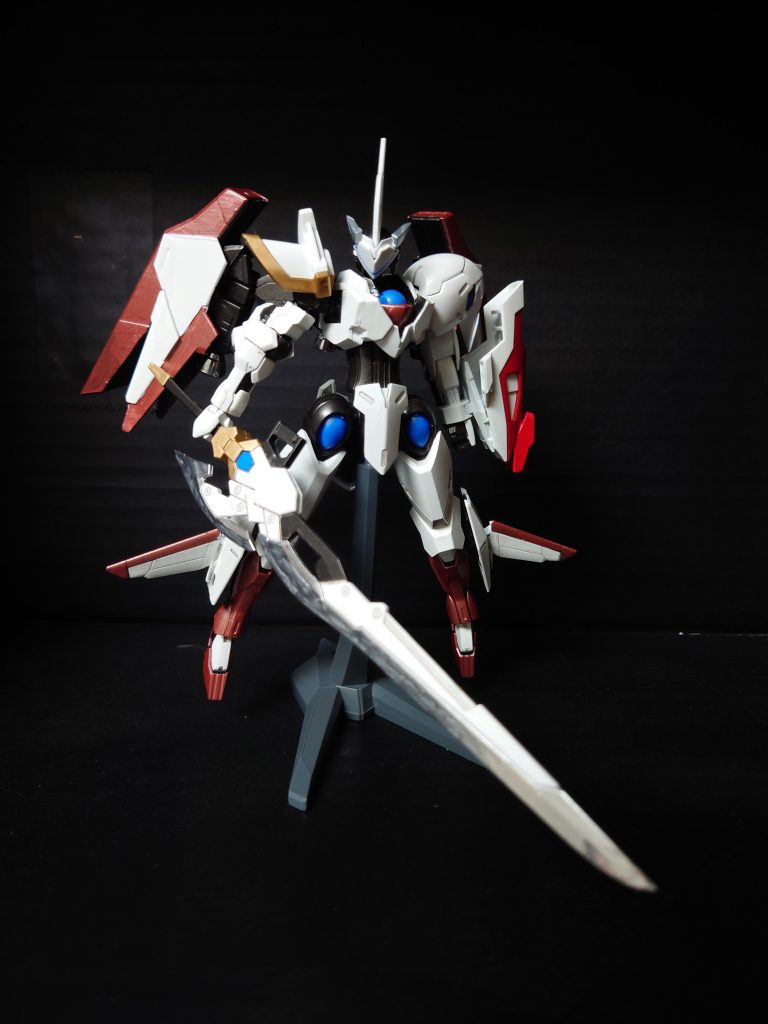 両手を普通の手にしたかったので右腕は何処のご家庭にもあるバルバトスの腕をつけてみたら意外と違和感なく馴染んでくれました