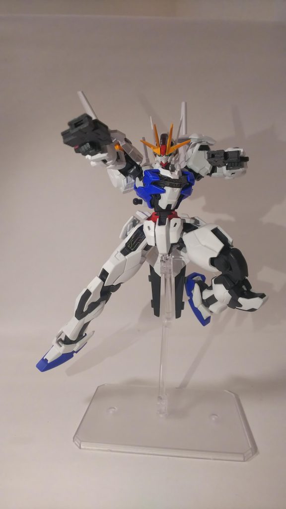 ショートビームライフル「ここで一気に叩く！！」格闘での戦闘がメインのため武装は至ってシンプルなものを採用。アイリスディーナが元々二刀流使いなのでライフルも小柄なものを2丁使って戦闘を行う。連射が可能なので、素早い身のこなしで敵の攻撃を避けつつ、連射やガンビットとの連携技でダメージを出していく。