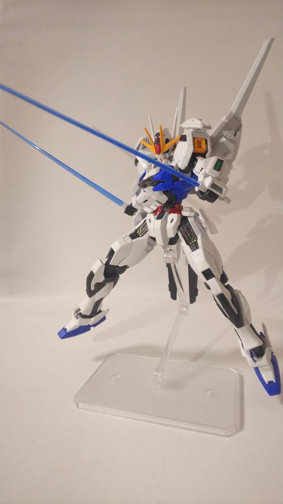 ビームサーベル「私の刃を刻み込め……！！」バックパックに装備された2つのサーベル。アイリスディーナは変わらず使用する時は二刀流で使用することが多い。切れ味も抜群であらゆる装甲を切り裂く。