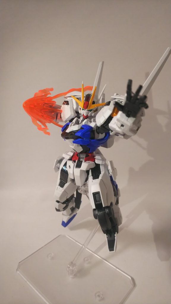 ビックバンナックル「私のこの手のビックバンは……もう止められないわ！！」本機の最も得意とする必殺技。左右どちらの手でも発動可能で、発動時には手が炎で包まれて爆発的な攻撃力を発揮する。その破壊力は分厚い装甲ですら貫くとされている。