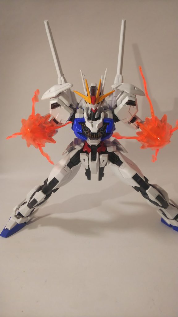 ダブルビックバンナックル「機体よ、耐えてくれ……5倍だぁぁ！！！」ビックバンナックルの両手バージョン。両手から放つことで威力が5倍にまで跳ね上がる。しかし、その分負担も多く隙も多いため安易に使用することは出来ない。