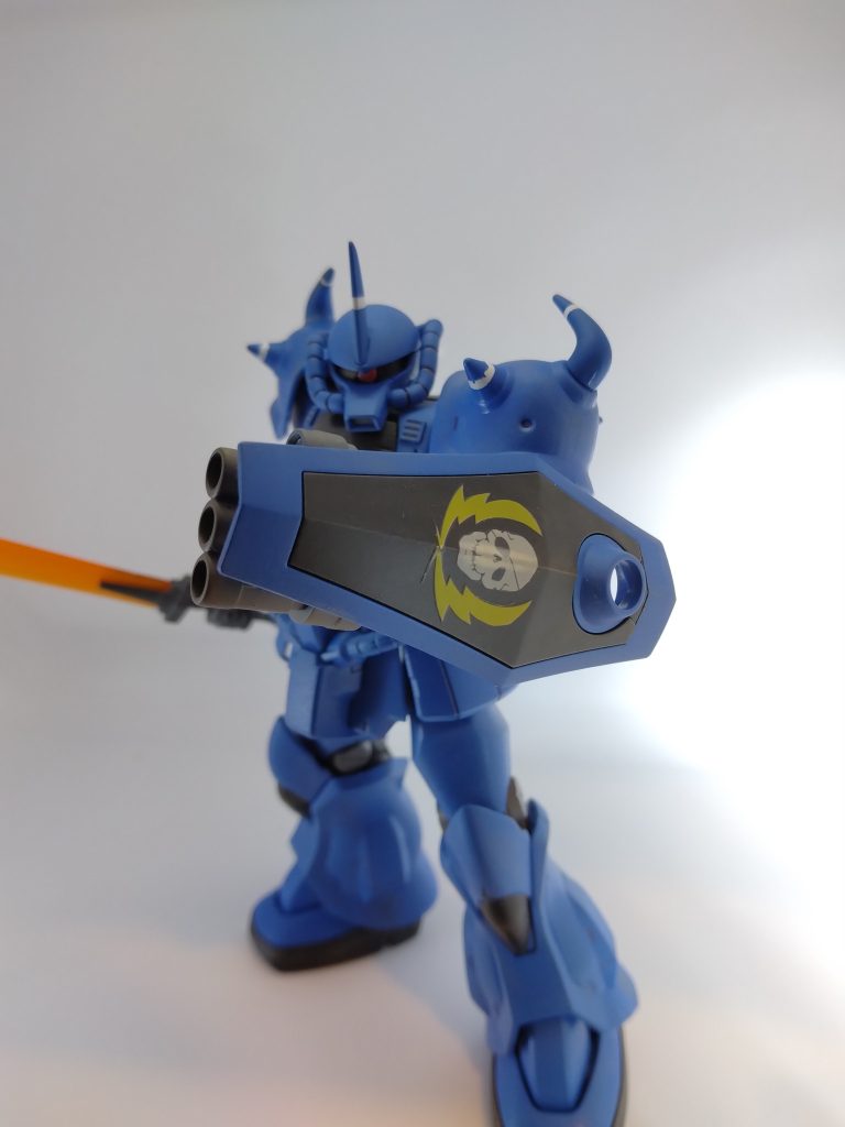 パーソナルマークは例によってゲーム攻略本の付録。余白を切り詰め、２枚に分割してデカール風にしました。