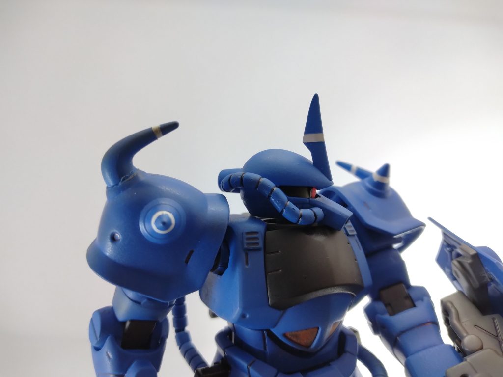 頭部アンテナ等の白ラインも入れてみましたが、マスキングが甘くガタガタですね🐔円錐のマスキングむずい、、、