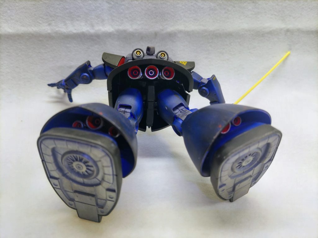 足の裏は適当にドライブラシ。