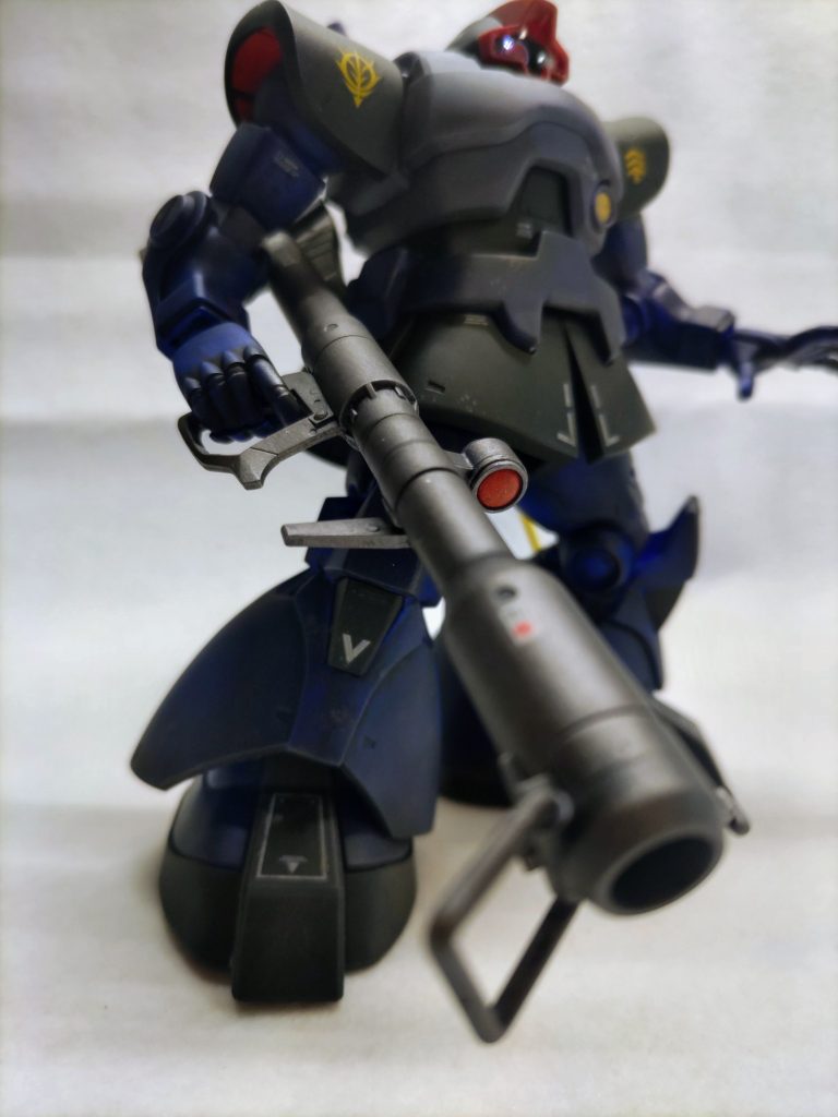 ジャイアントバズはガンメタで塗装後ウォッシングとドライブラシで結構重厚感が出たんじゃないかな。スコープはモデラーマーカーのメタリックレッド。