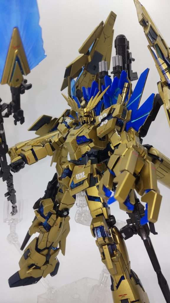 正面斜め下から。左肩の03のマーキングが出来れば白縁中抜きのが欲しかったが無かった💦