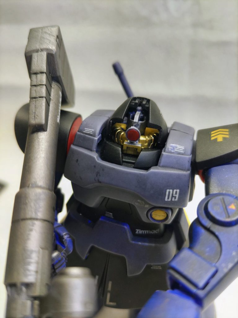 モノアイ周りはゴールドとシルバーでそれっぽく。