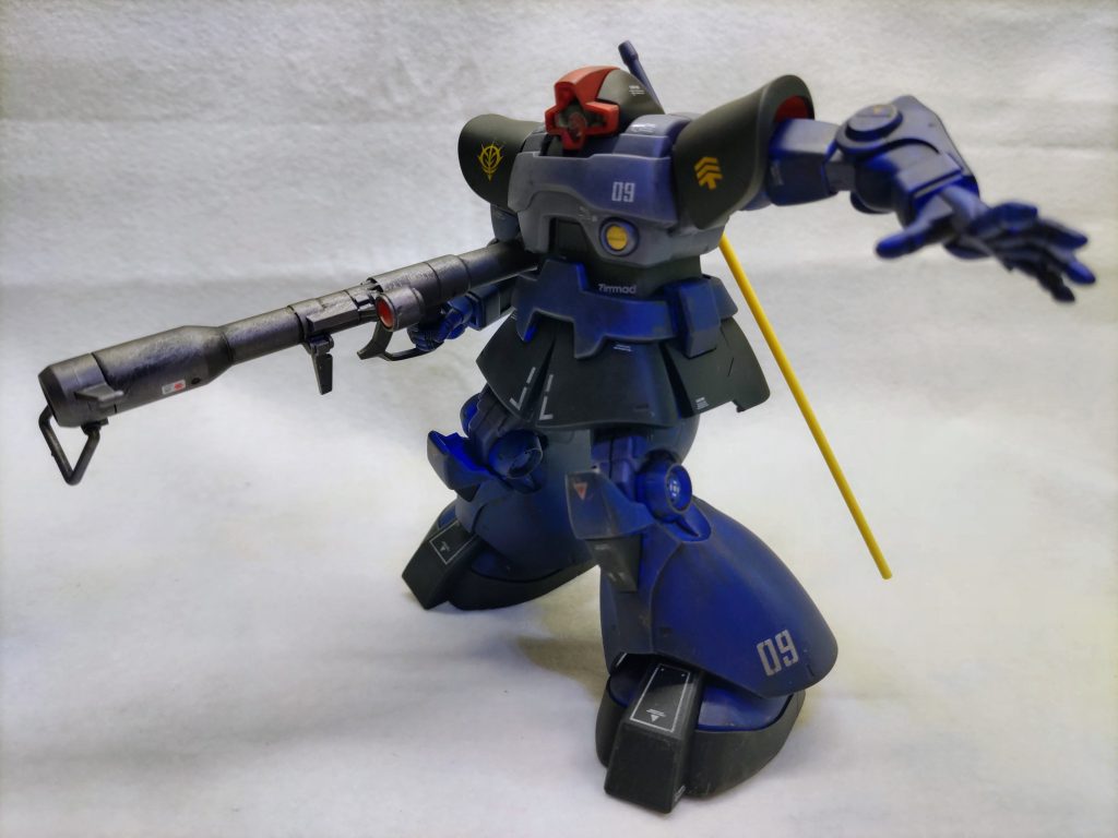 ウォッシング中にデカールが破れたり塗装が剥がれたり…。トップコートは施してたのですが難しいですね。デカール破れは割り切ってダメージ表現にし、塗装剥がれはチッピングでゴマかしました。