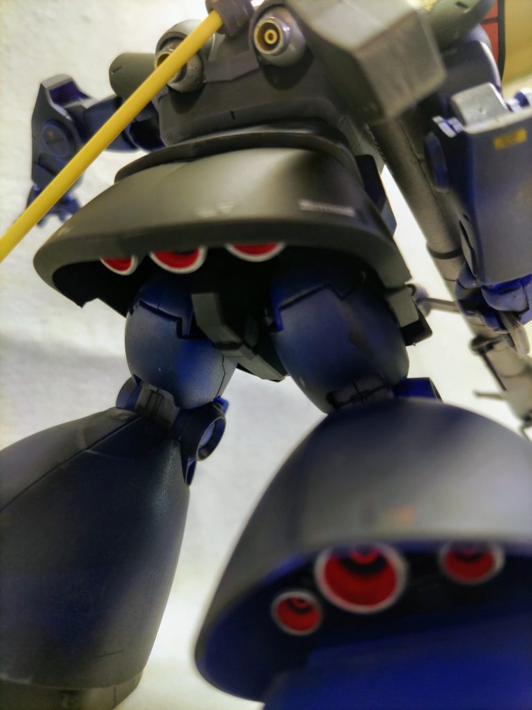 バーニアはシルバー、ゴールド、レッドで塗り分け。