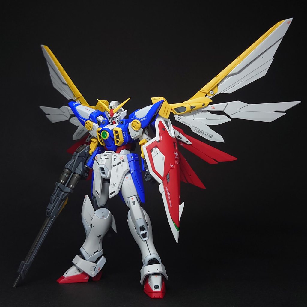 こちらは両翼を広げて見ました。迫力あってカッコいい(笑)