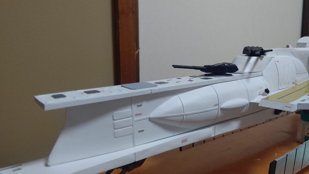 艦首部分主砲は一応可動します。