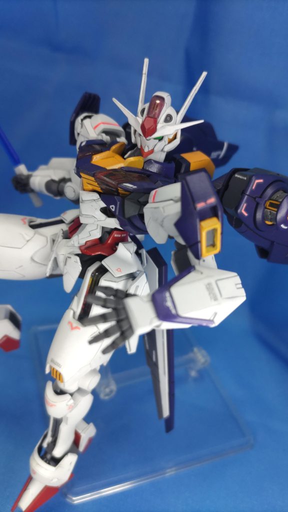 効果があるか分からないながらも、なんとなく白パーツのエッジを鉛筆で軽くなぞってみました。近くで見ない限り気づくこともない。