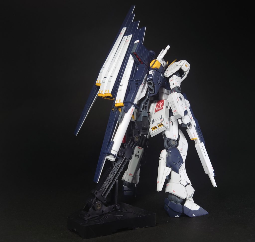 後ろ姿もシッカリ作り込まれた造形作成時も楽しく組むことができました。フィンファンネルは、苦行でしたが（泣）