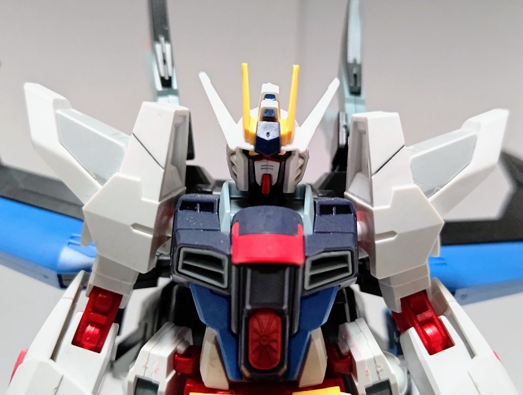 アンテナはポロポロとれるので、接着剤で固定