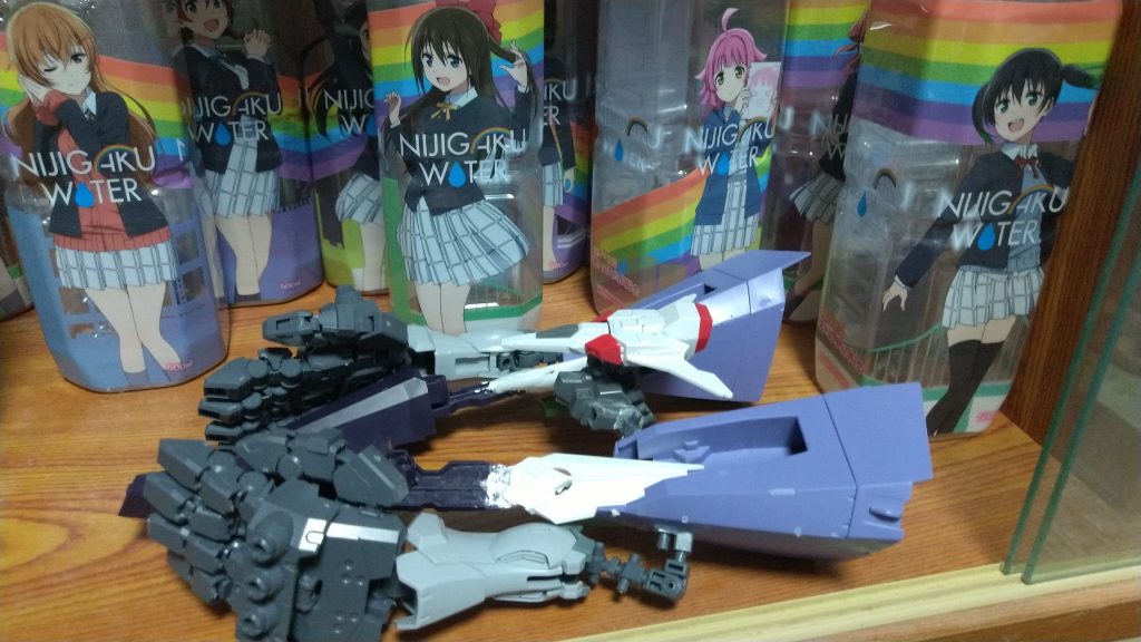ギガント・アームフライヤーこちらはギガント・アームを機体まで輸送するための専用フライヤー。このフライヤーは他のユニットにも接続可能なため、他のバックパックを接続して機体まで輸送する事が可能。