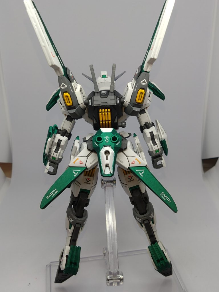 真後ろ。シールドにしないので接続部埋込みました。初めてパテ使いました。下手ですねー。