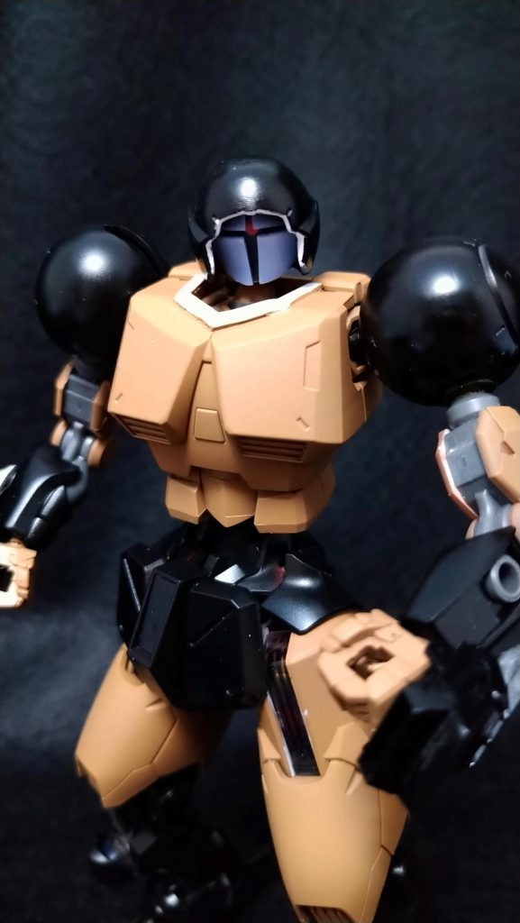 ちなみにマスクの下はギャンです。