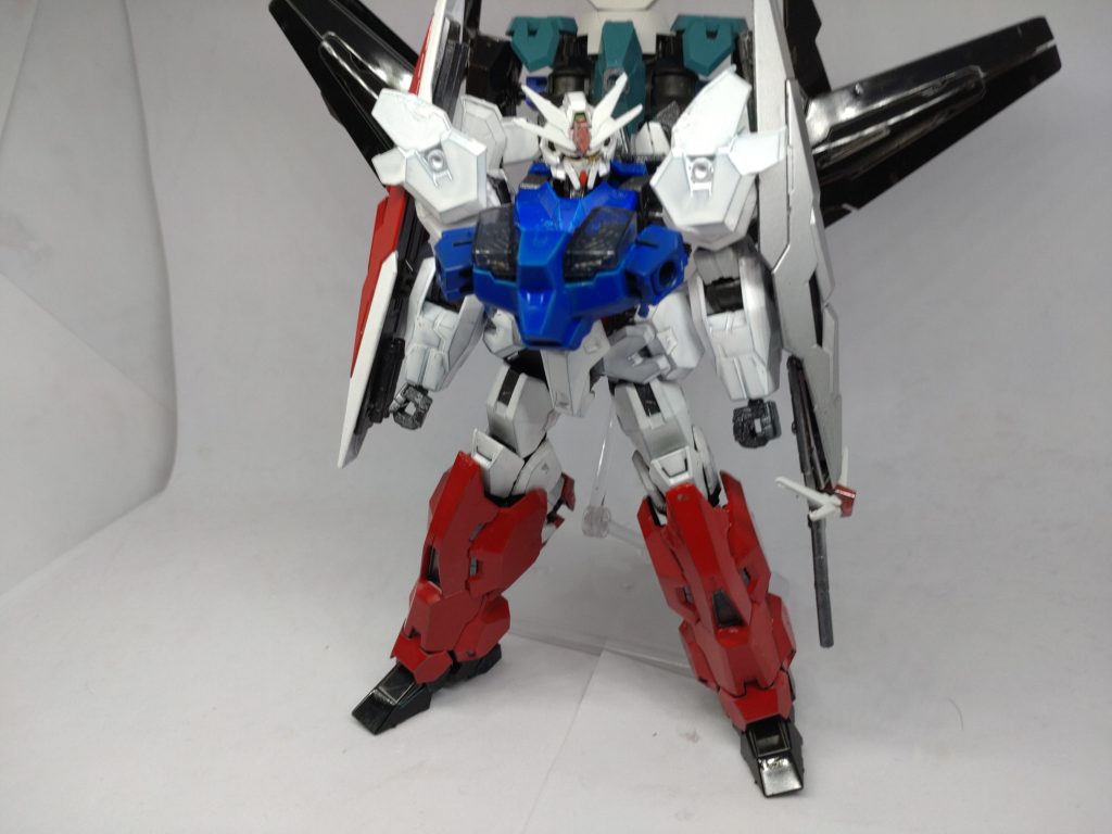 カラーはパーフェクトガンダムをイメージしてスーパーロボット風にしました