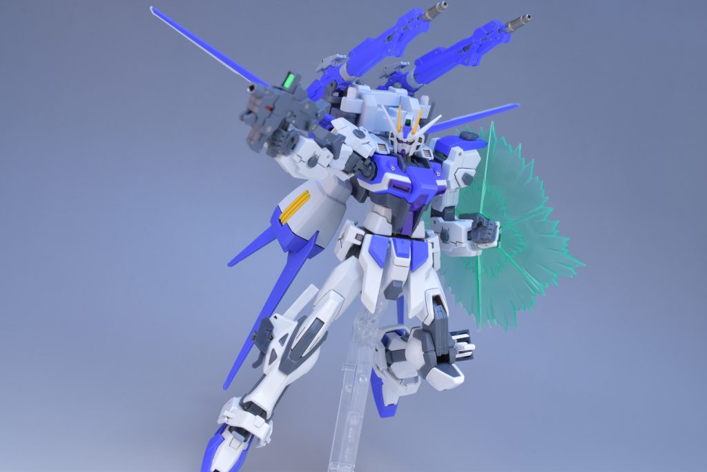 以前つくったLLストライカーを装備させて１枚。ストライクはいろいろなストライカーパックを付け替え遊びできるのがたのしいですよね。最後までご覧いただき、ありがとうございました。