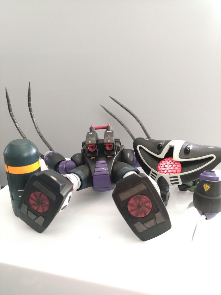 最後に足裏なんかも見てやって下さい。バックパックもフミナパーツ使用でスラスター的な物がついてます。今回何となく製作始めたらコッチがメインになってました。色々ありましたがカラー変更は成功だったと思います。他の改造箇所が気になったらストーリーもよろしくお願いします。今回もフォロワーさんとやり取りしながら楽しく製作できました。これからもよろしくお願いします。🙇