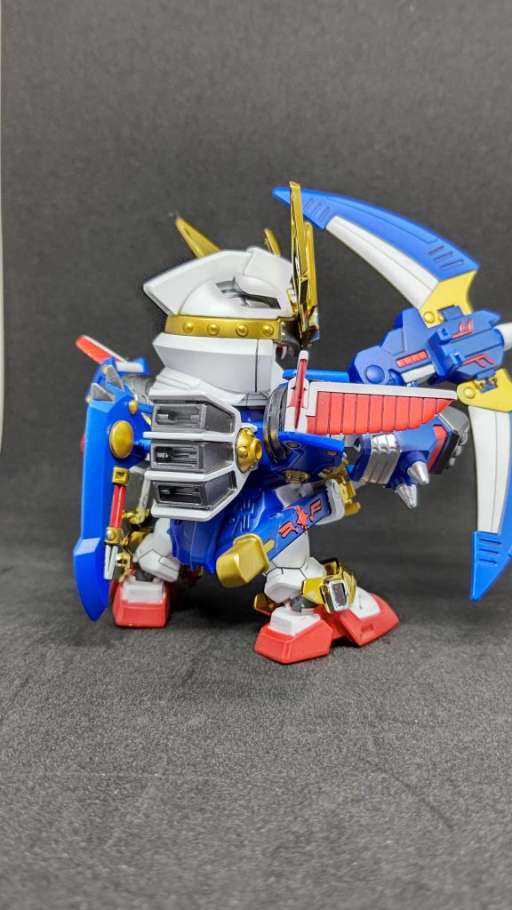 厳光の弓を構えて後ろ姿を見ればお分かりと思いますが、最終組立の際パーツを落として紛失してしまいました…( ；∀；)