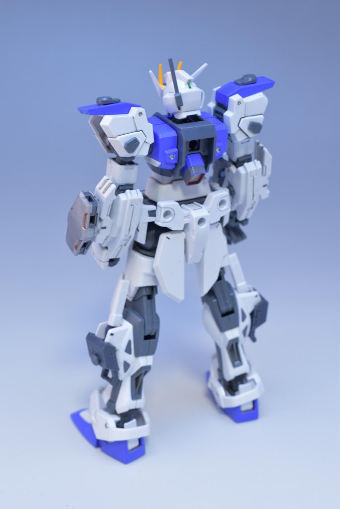 後ろはこんな感じです。とにかくハードポイントを背部にも増やしてみました。