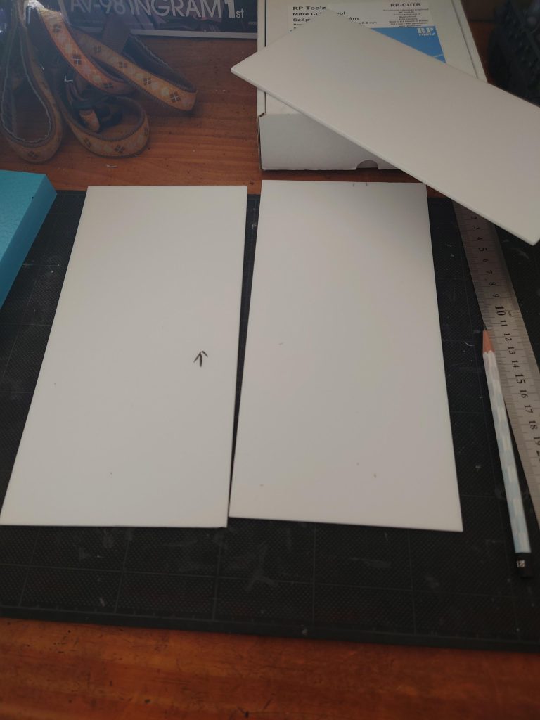 スチレンボードを使って廃ビル製作です。今回、廃ビル初めての挑戦です