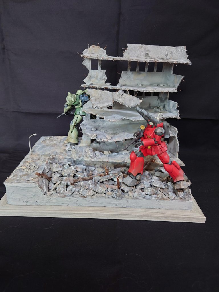 ザクを狙ってます