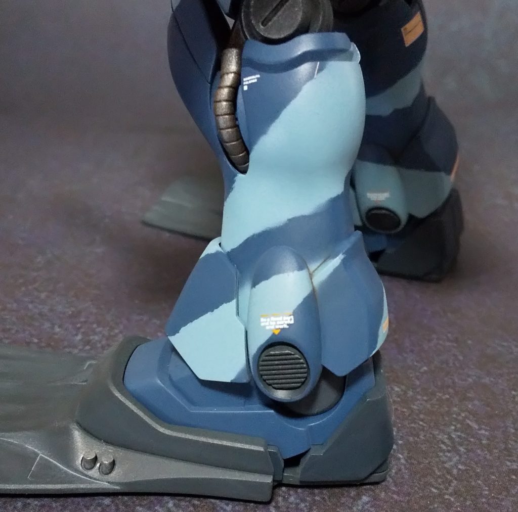 くるぶし部分は水中用っぽいスリット状のパーツを貼り付けました。