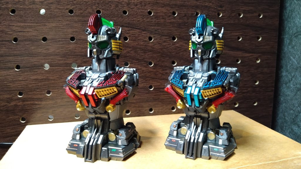 内部フレームです。カッコつけてメッシュパイプ入れてみましたが端の処理がイマイチになってしまいました。