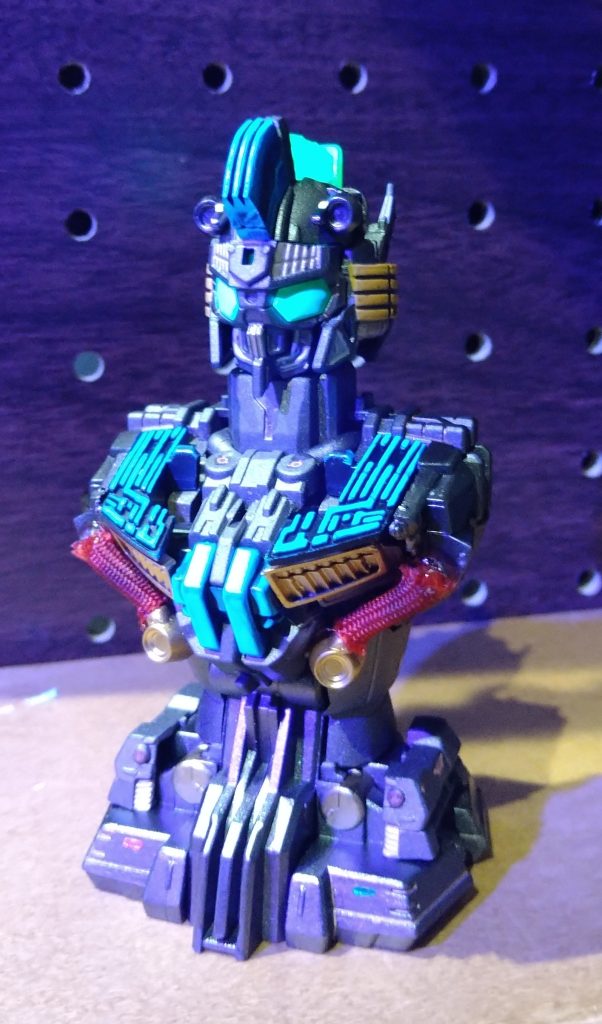 パーメットスコア6の方は蛍光ブルーで良い感じに光りますがもう一方は赤が難しくて。どうしてもピンクになってしまいますし、蛍光塗料の色が気になって断念しました。